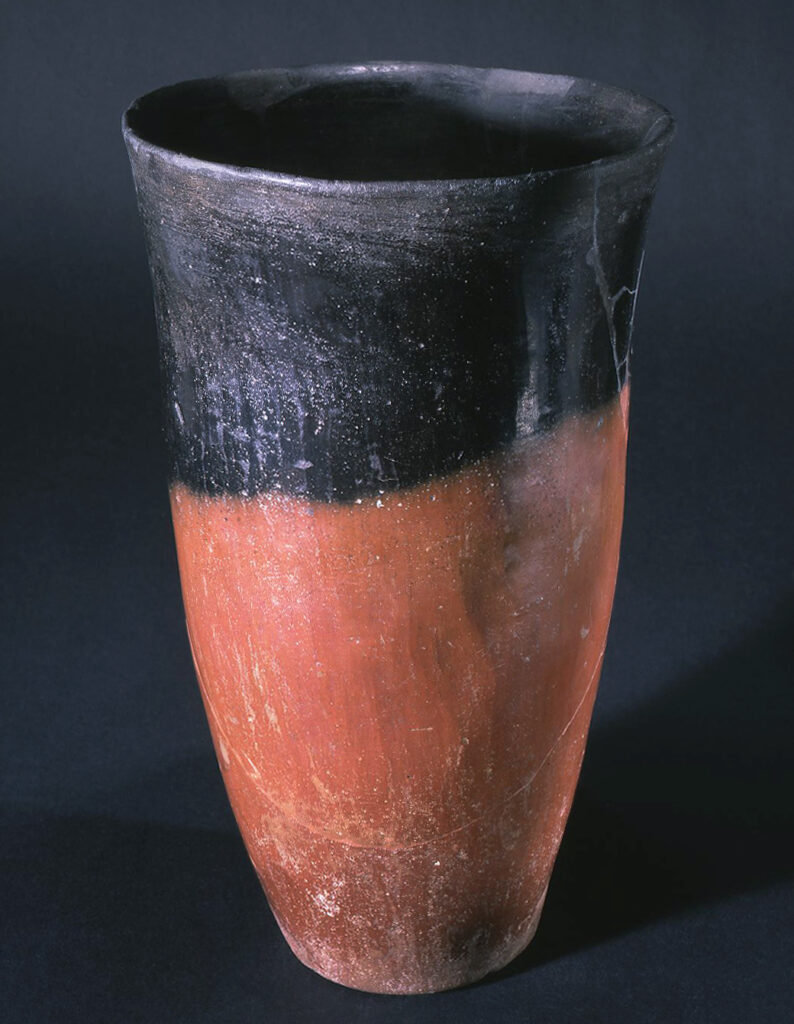 Vaso a &#8220;bocca nera&#8221; con bordo estroflesso