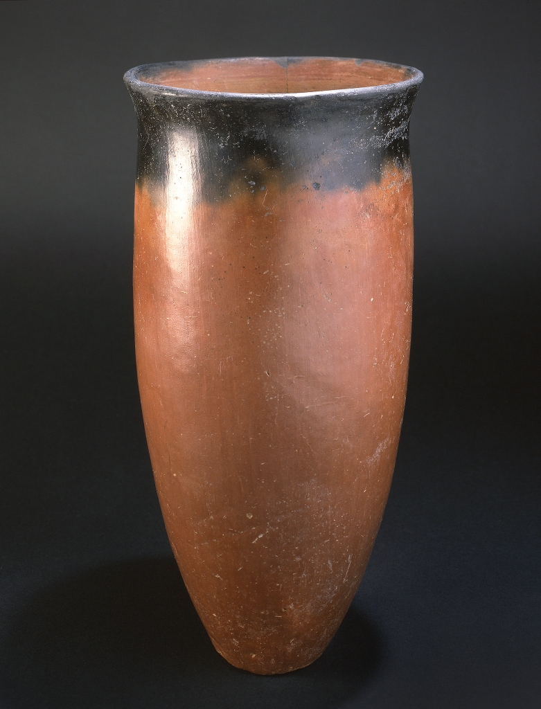Vaso &#8220;a bocca nera&#8221; di forma troncoconica con bordo leggermente estroflesso
