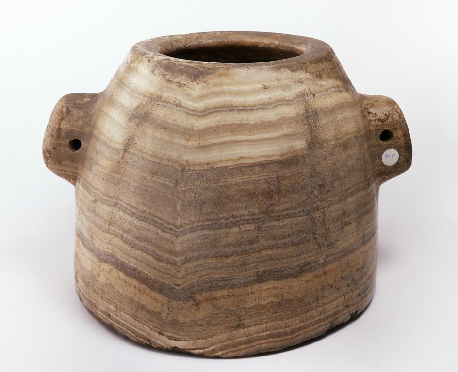 Vaso troncoconico con anse &#8220;a orecchio&#8221;